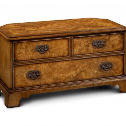 BTV001/90 CORNER TV/VIDEO BASE: Burr Walnut. W90cm/35in D46cm/18in H51cm/20in